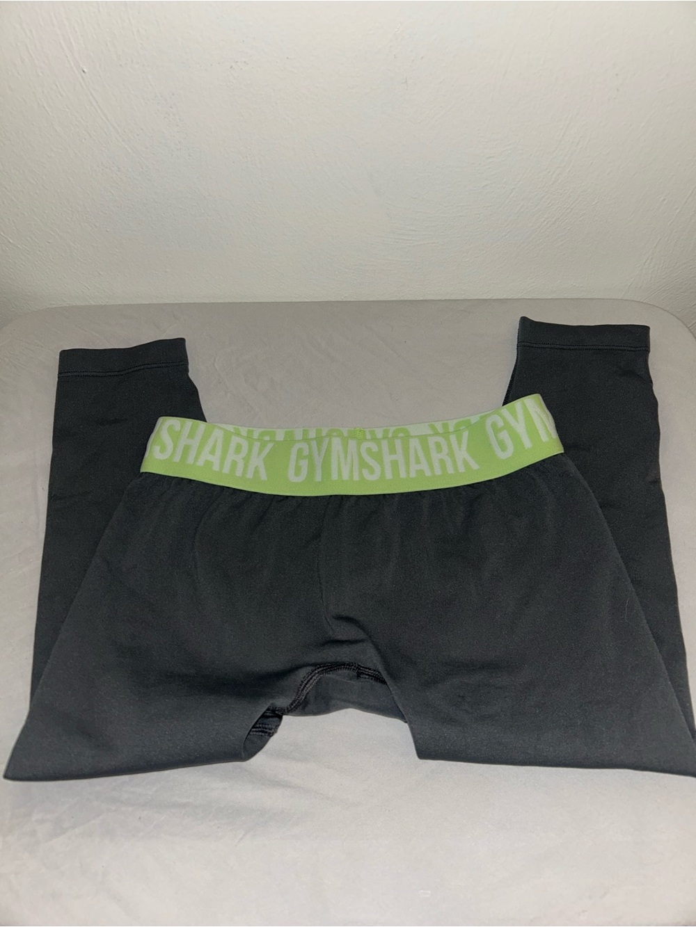 Gymshark Charcoal Gray Capri Leggings Lime Green Logo Waistband Women’s